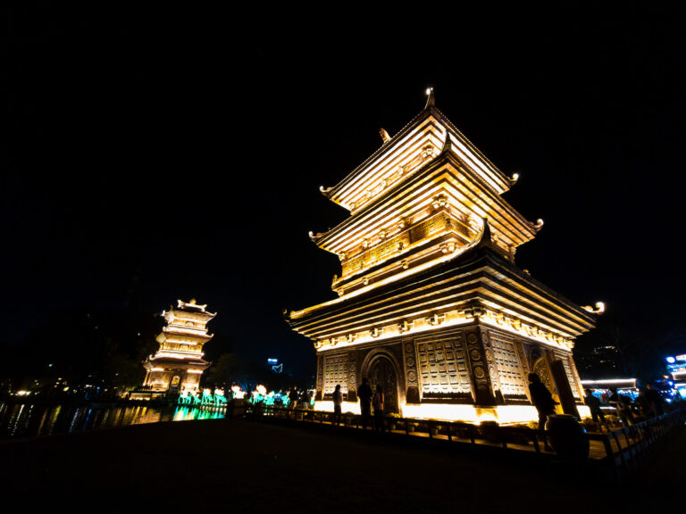Illuminated Thap Tu An temple at night, showcasing the quiet and peaceful atmosphere of Ninh Binh during Tet.